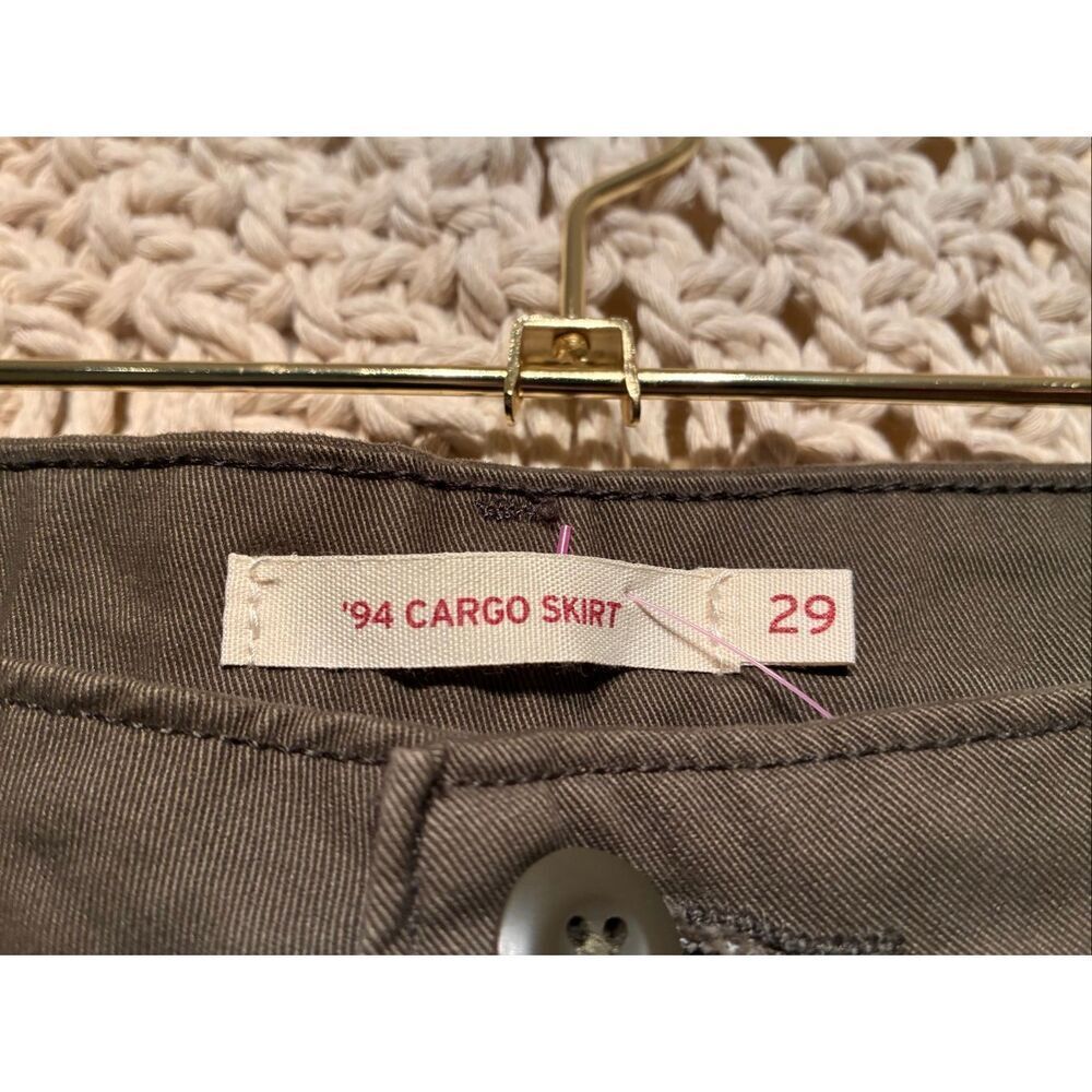 Levi's '94 Cargo Mini Skirt Grape Leaf Olive Size 29 NWT A75200001 - Picture 3 of 8